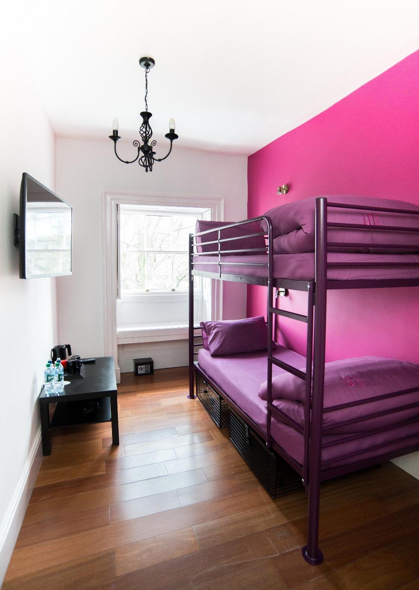 Zweibettzimmer mit eigenem Bad