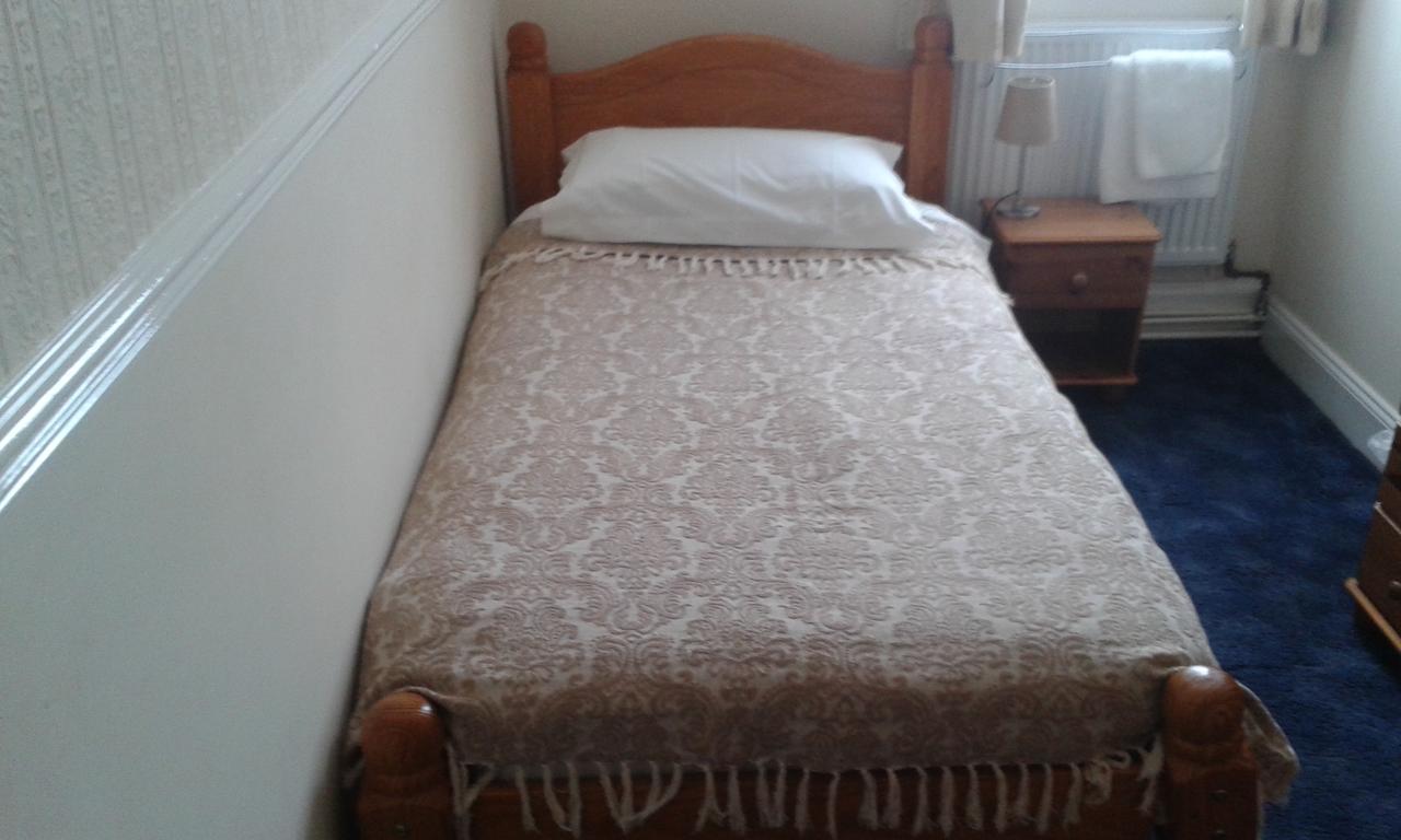 Single Room with Shared Bathroom
