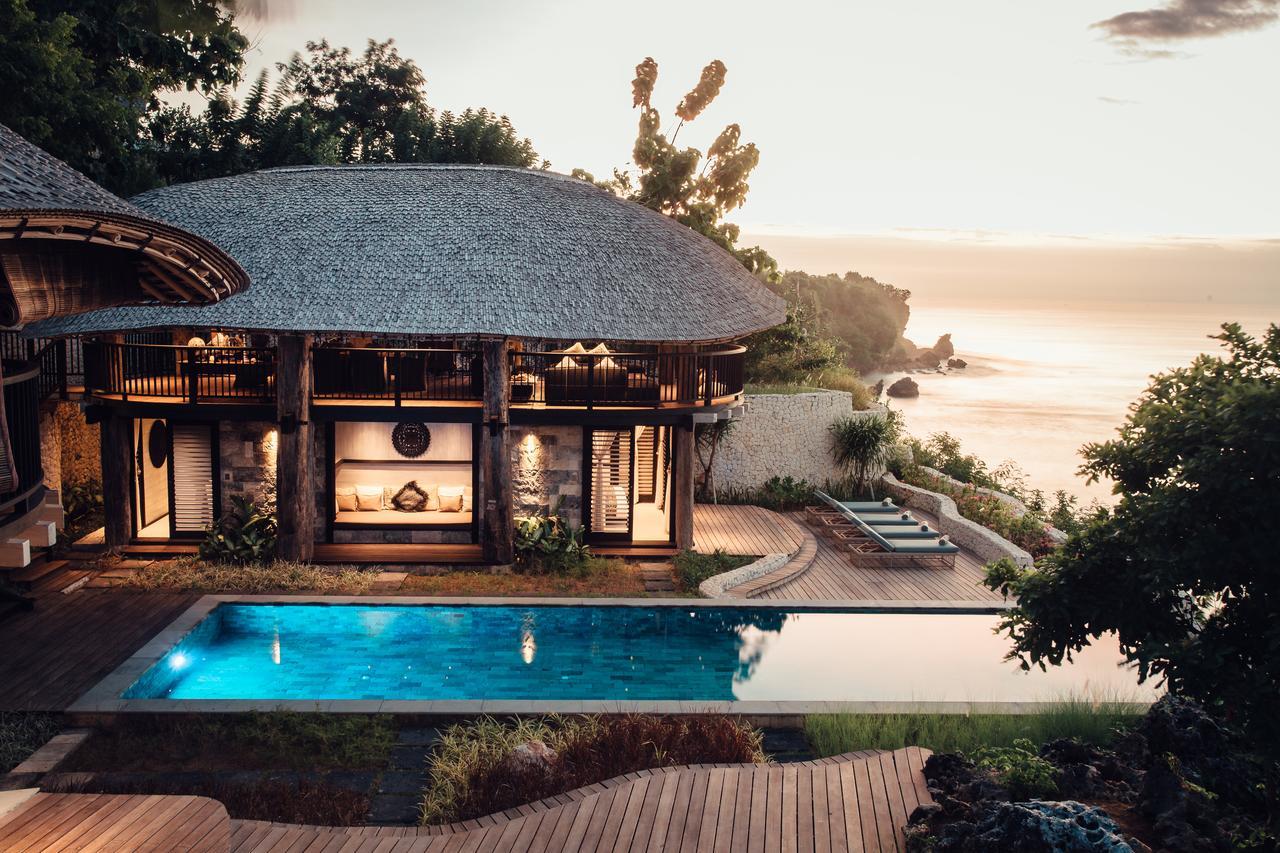 Bajau Poet Twin Bed