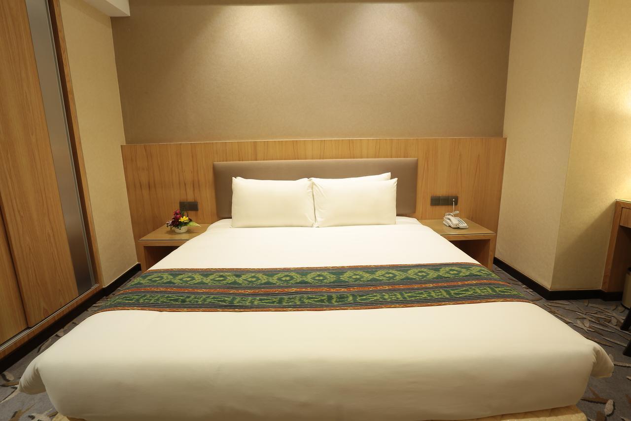 Standard King Room No Window