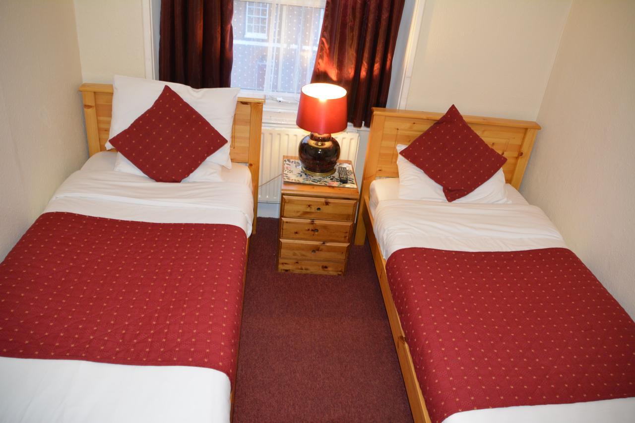 Twin Room with Private Bathroom