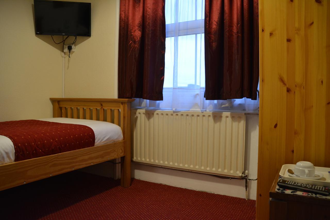 Single Room with Shared Bathroom