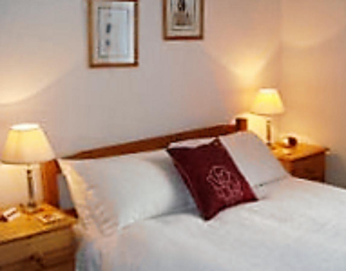 Double Room with Private Bathroom,526113630:JPEG