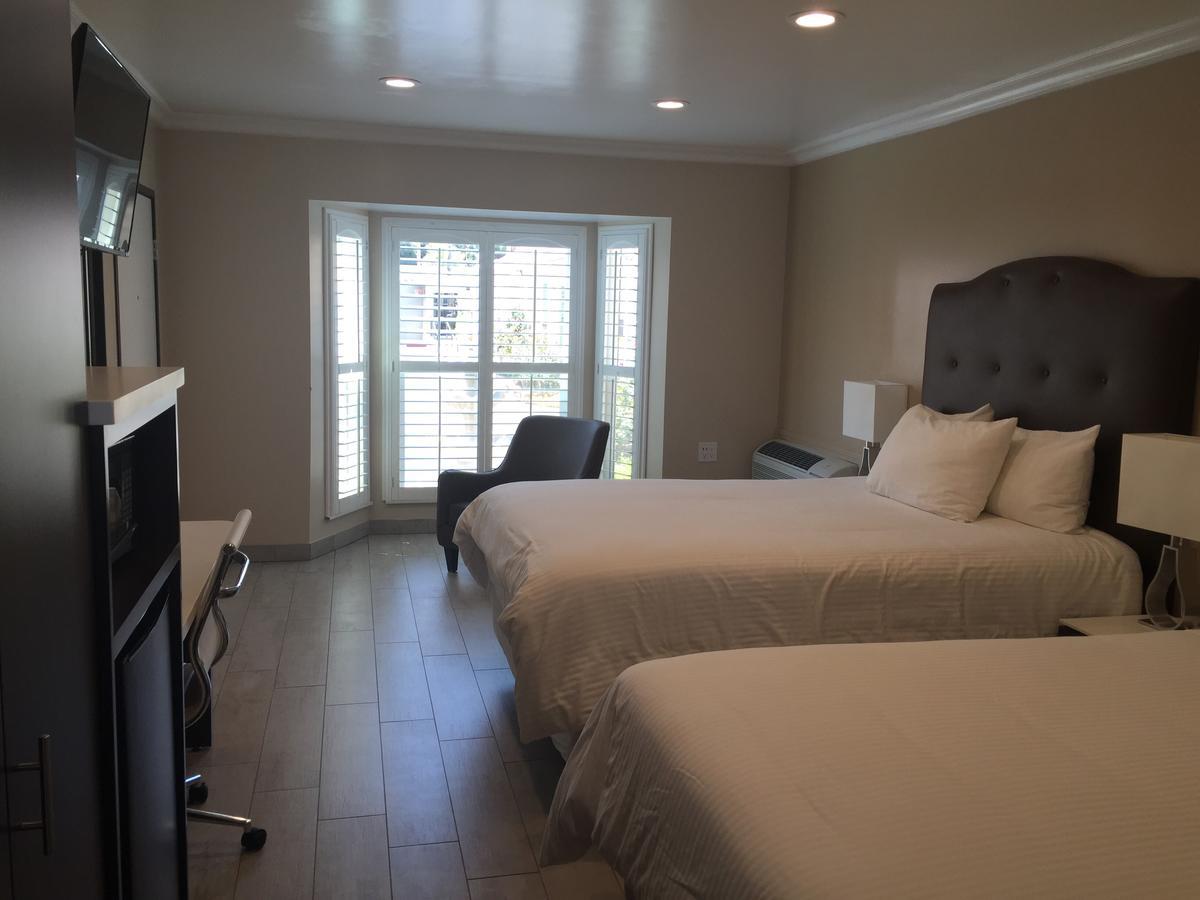 Deluxe Queen Room Two Queen Beds