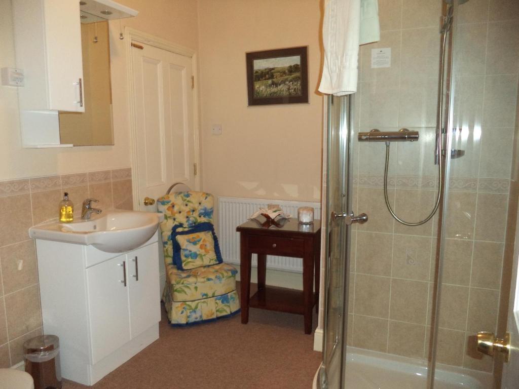 Comfort Double Room Shower