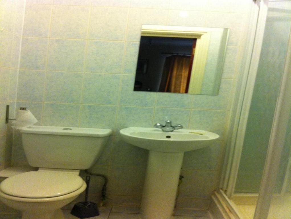 Family Room,52866649:JPEG