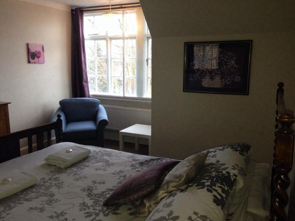 Chambre Lits Jumeaux avec Salle de Bains Commune