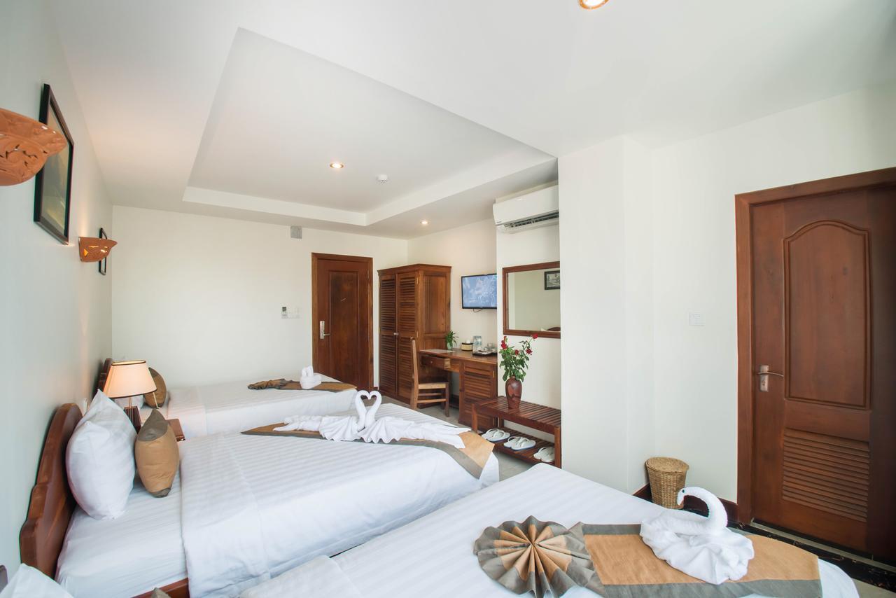 Deluxe Triple Room City View