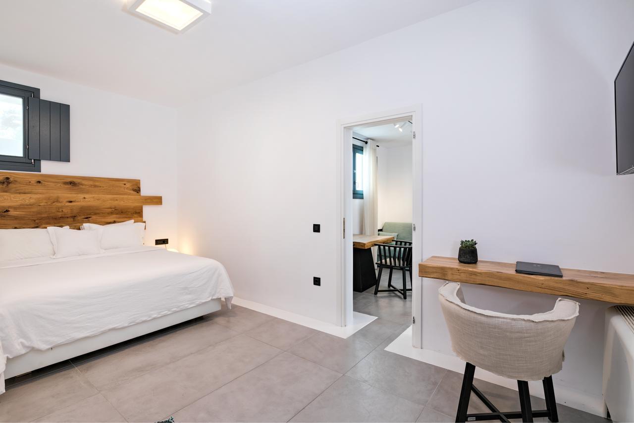 Standard Room with Patio (semi basement),713821603:JPEG