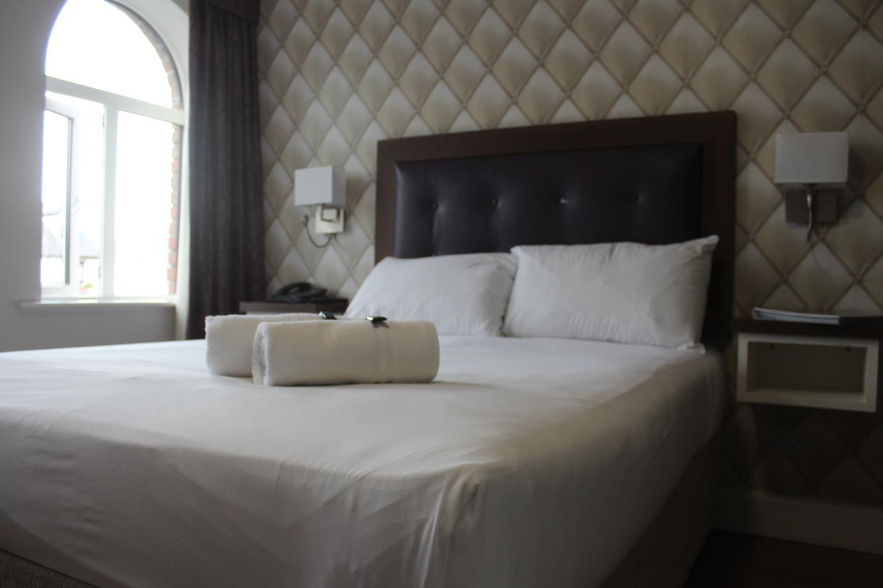 Double Room,676253559:JPEG