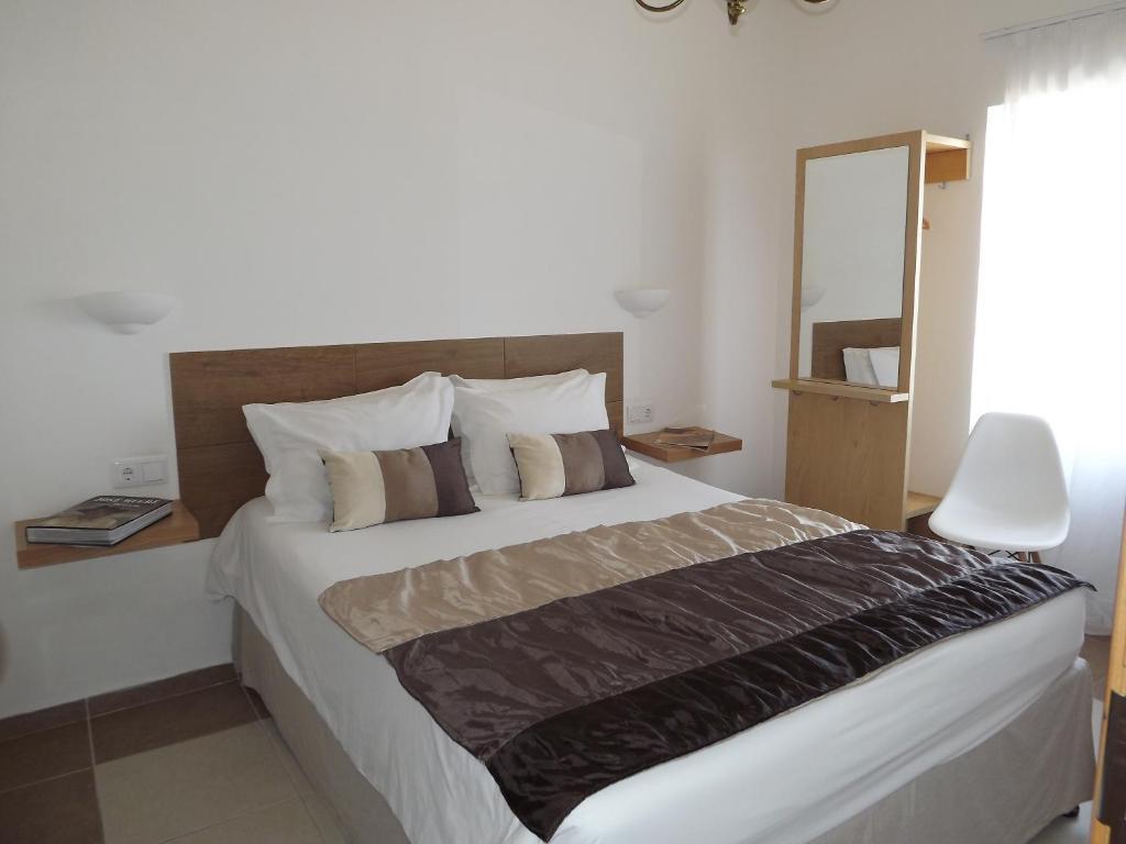 Quarto com Cama de Casal ou 2 Camas de Solteiro e Vista do Mar