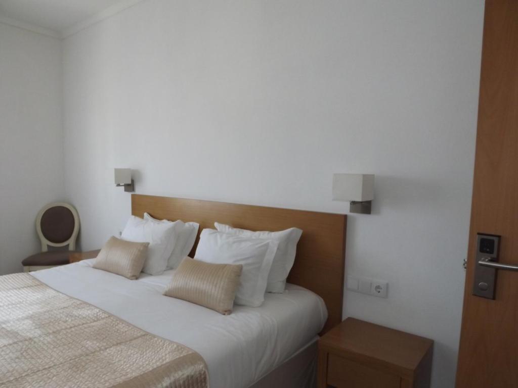 Quarto com Cama de Casal ou 2 de Solteiro
