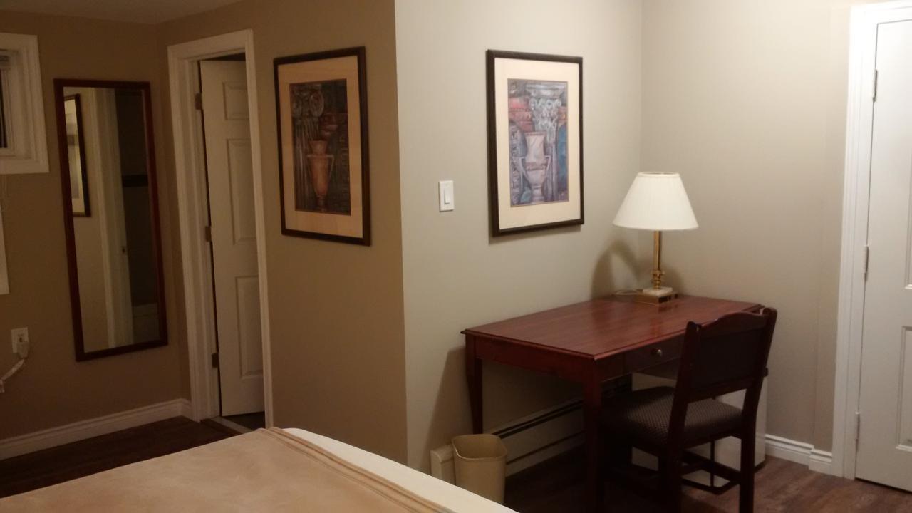 Deluxe Double Room (2 Adults + 1 Child)