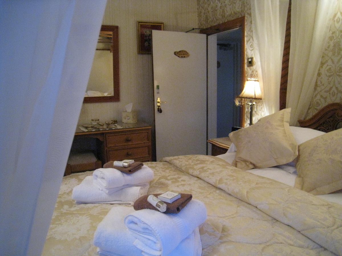 Superior Double Room Four Poster Bed