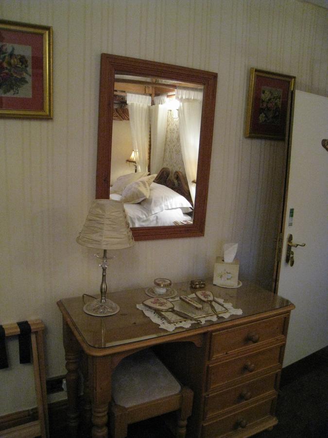Superior Double Room Four Poster Bed