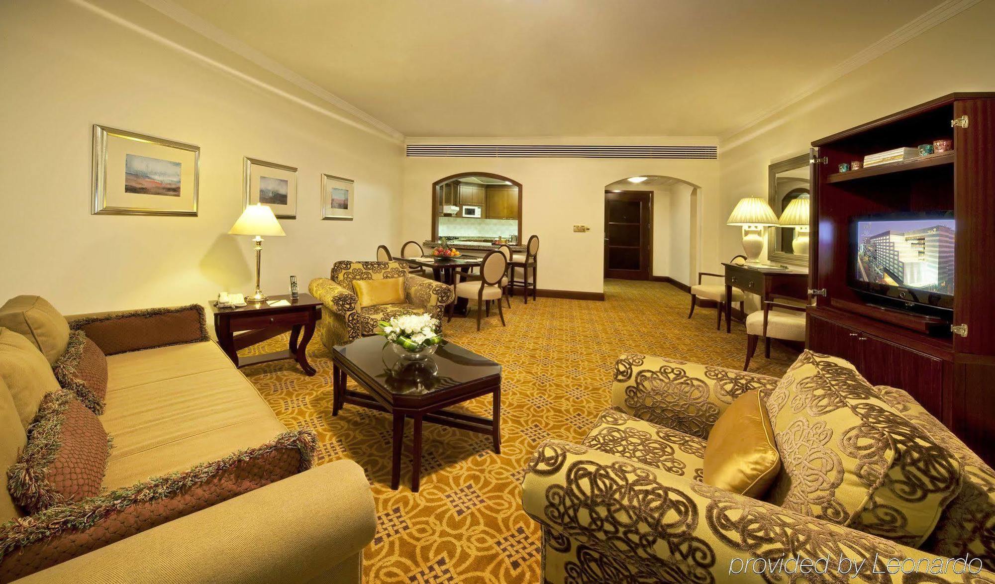 Apartment mit 2 Schlafzimmern, Balkon und Dienstmädchenzimmer