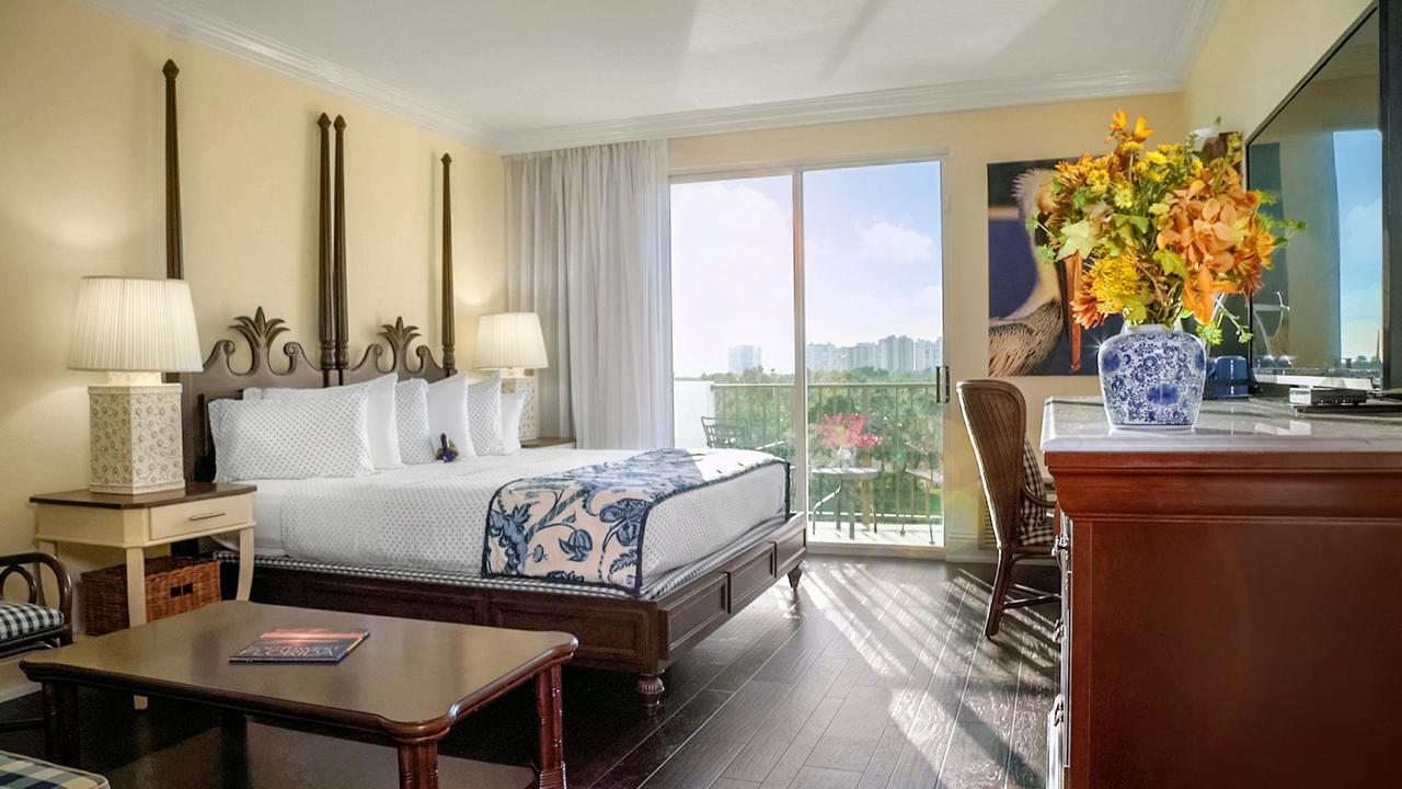 Deluxe King Room Lake View Balcony