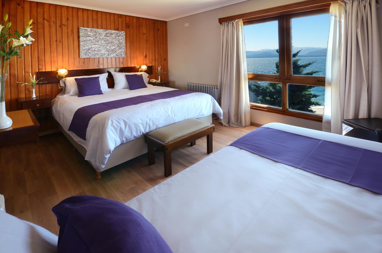 Quarto Triplo com Vista Lago