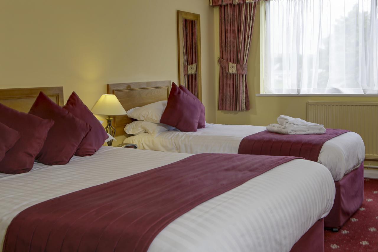 Standard Triple Room 1 Double 1 Twin Bed Non-Smoking,1279342630:JPEG