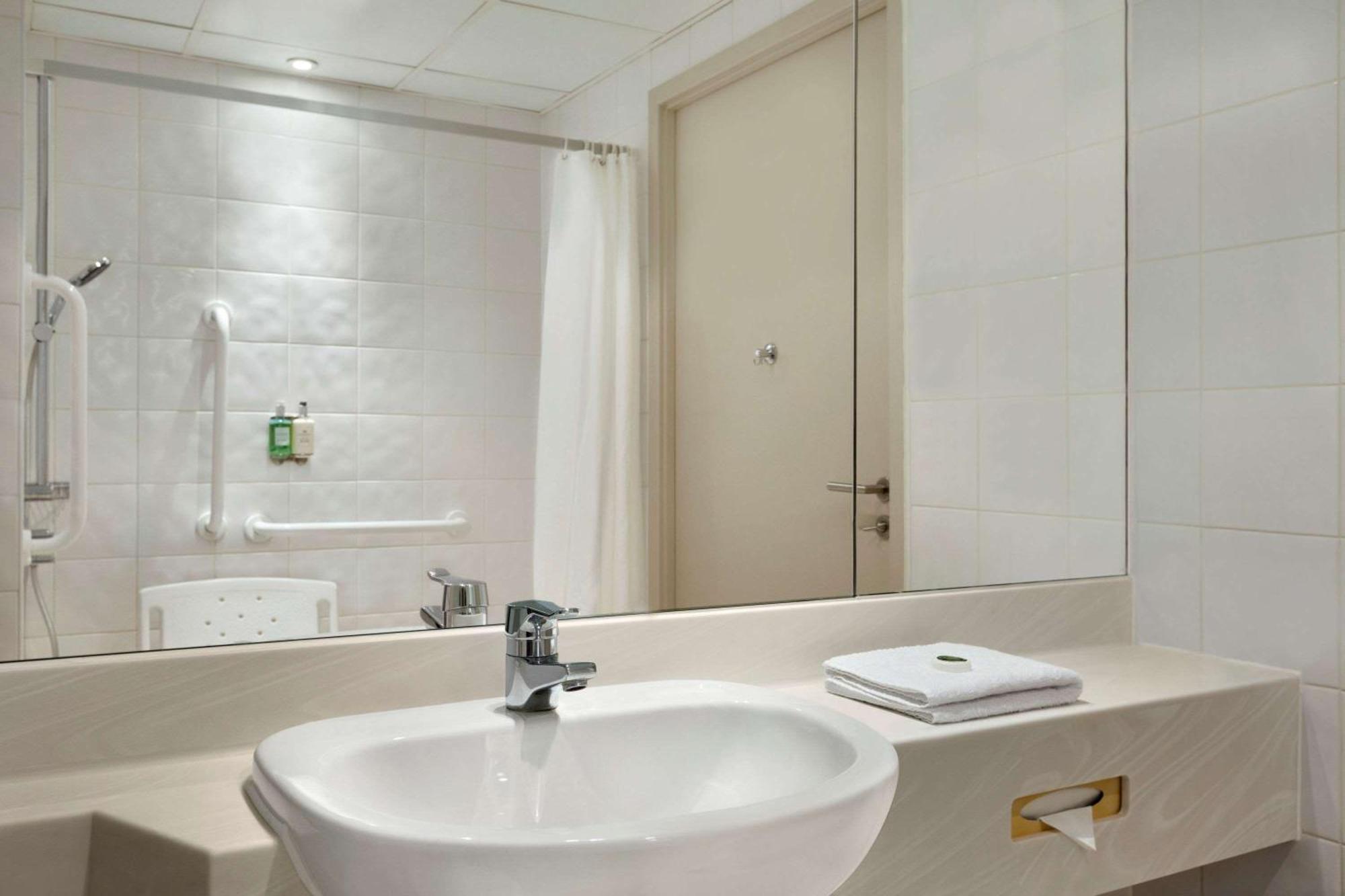 Twin Room - Disability Access - Non-Smoking