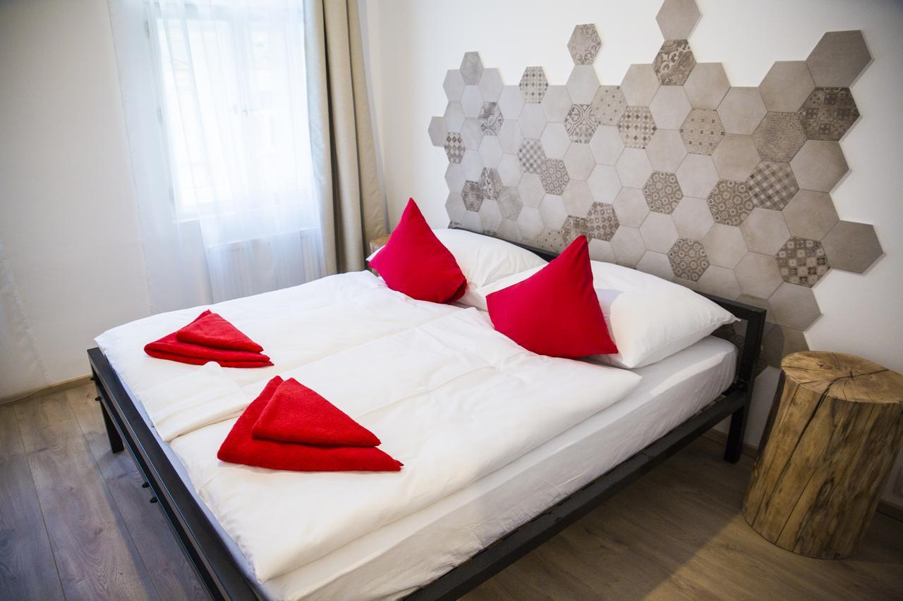 Deluxe Double Room Shower