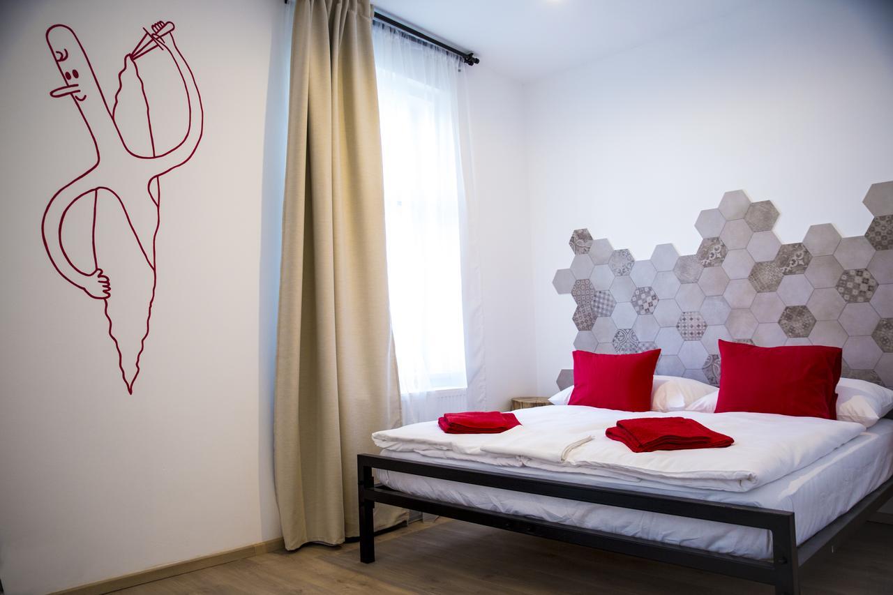 Deluxe Double Room Shower