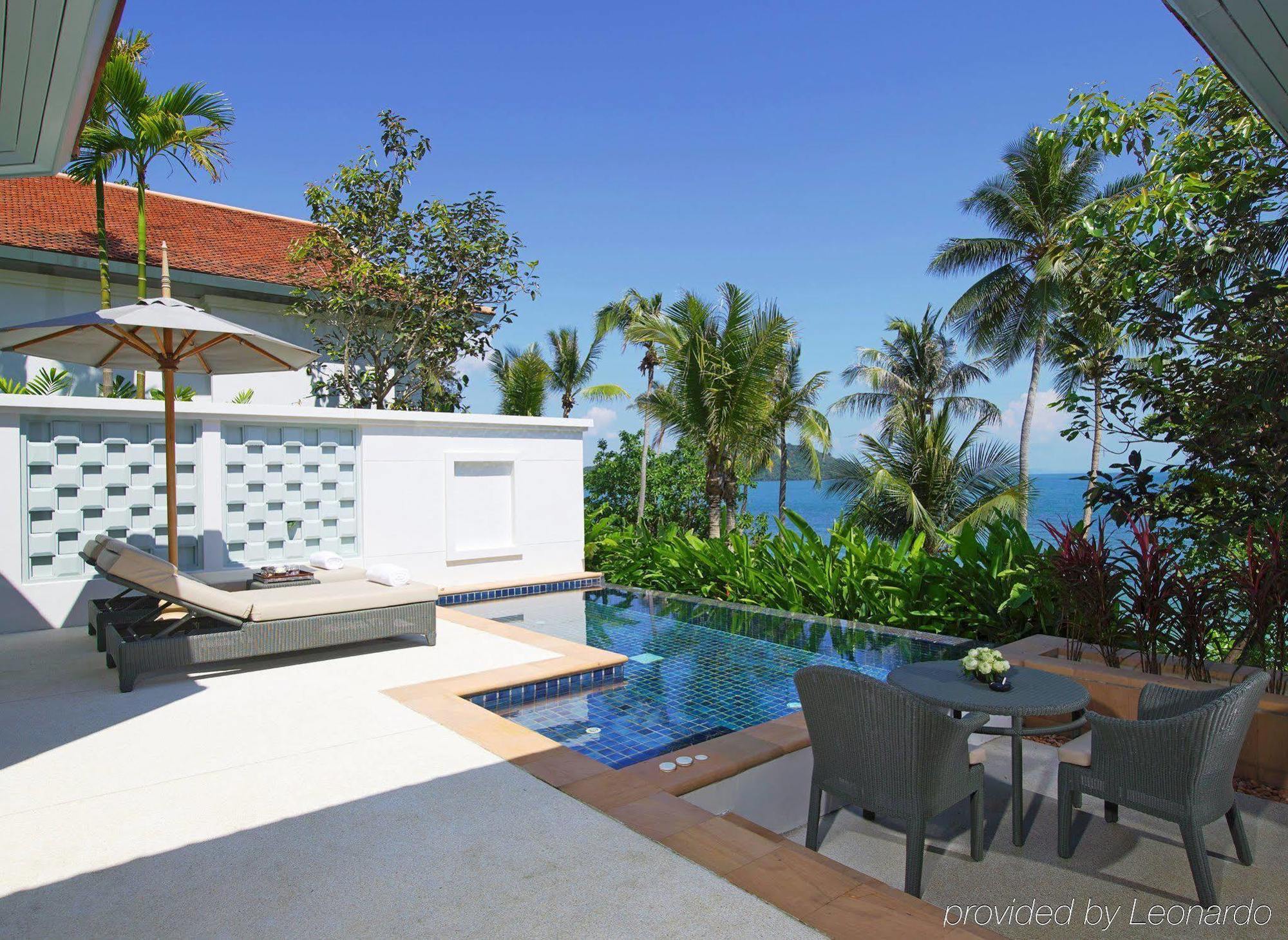 Villa con Piscina e Vista Baia
