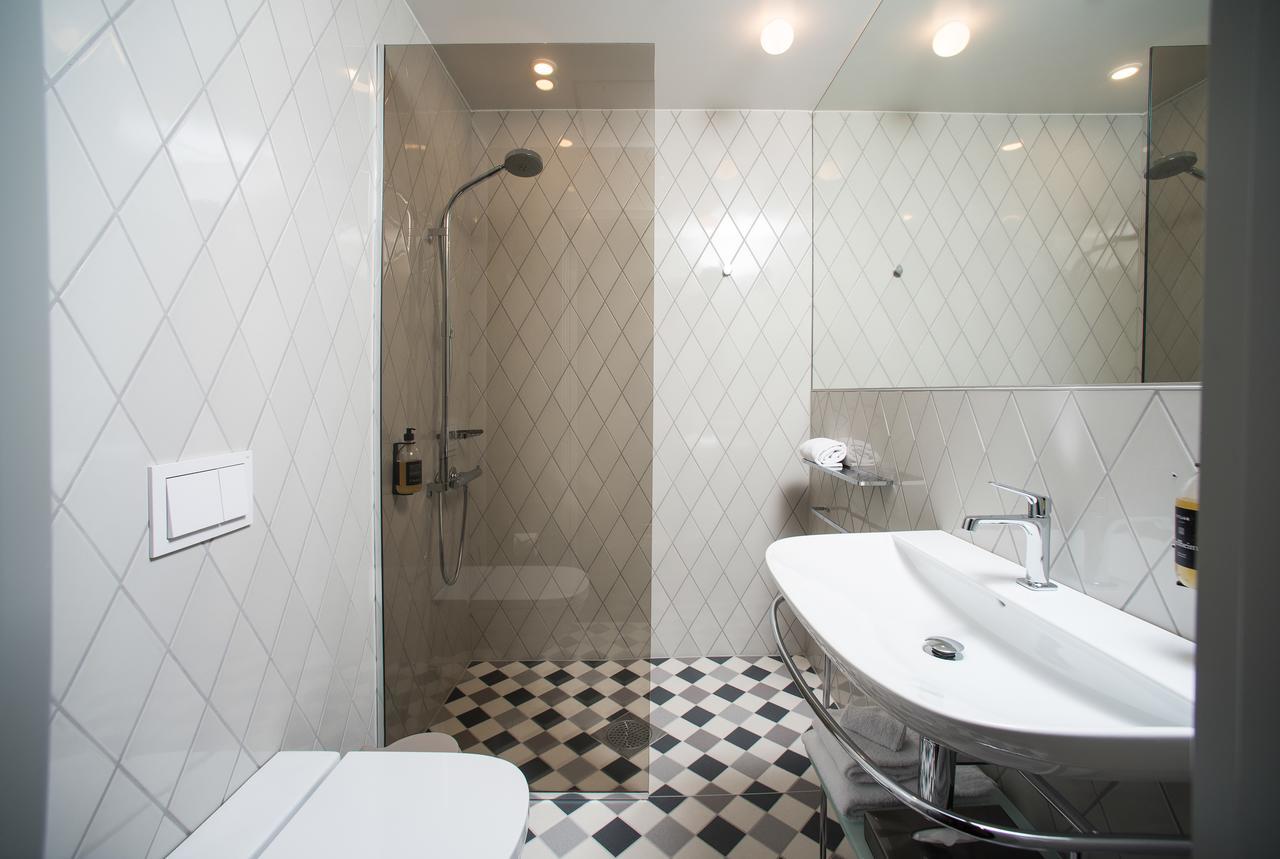 Deluxe King Room City View