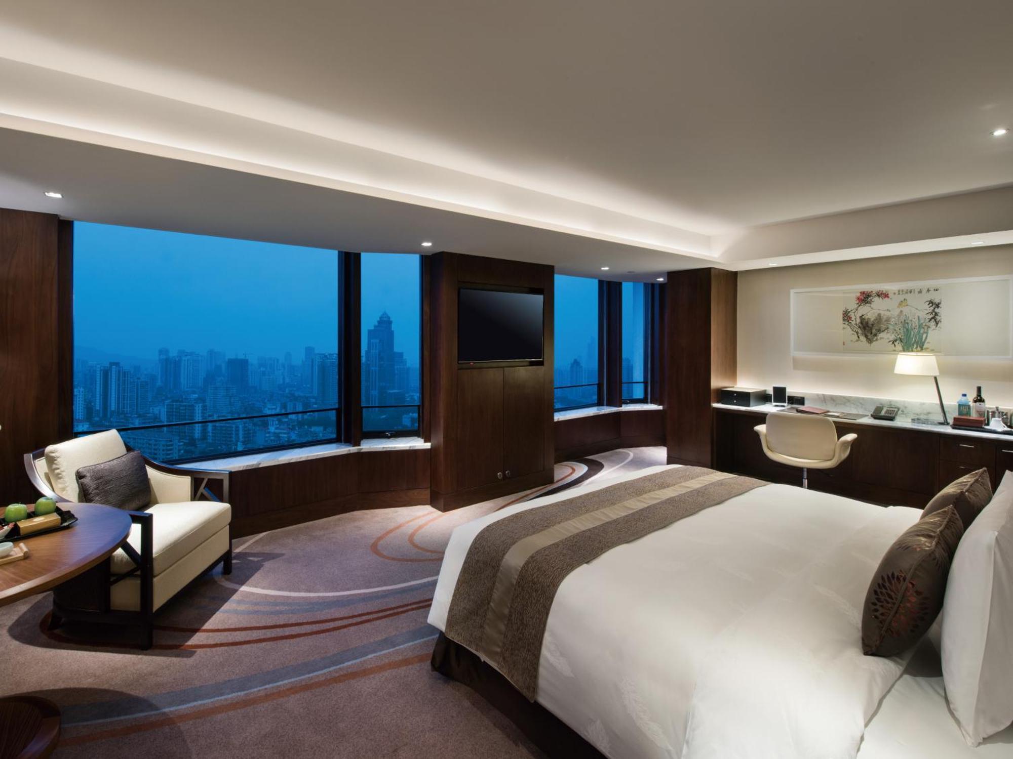 Deluxe King Room City View