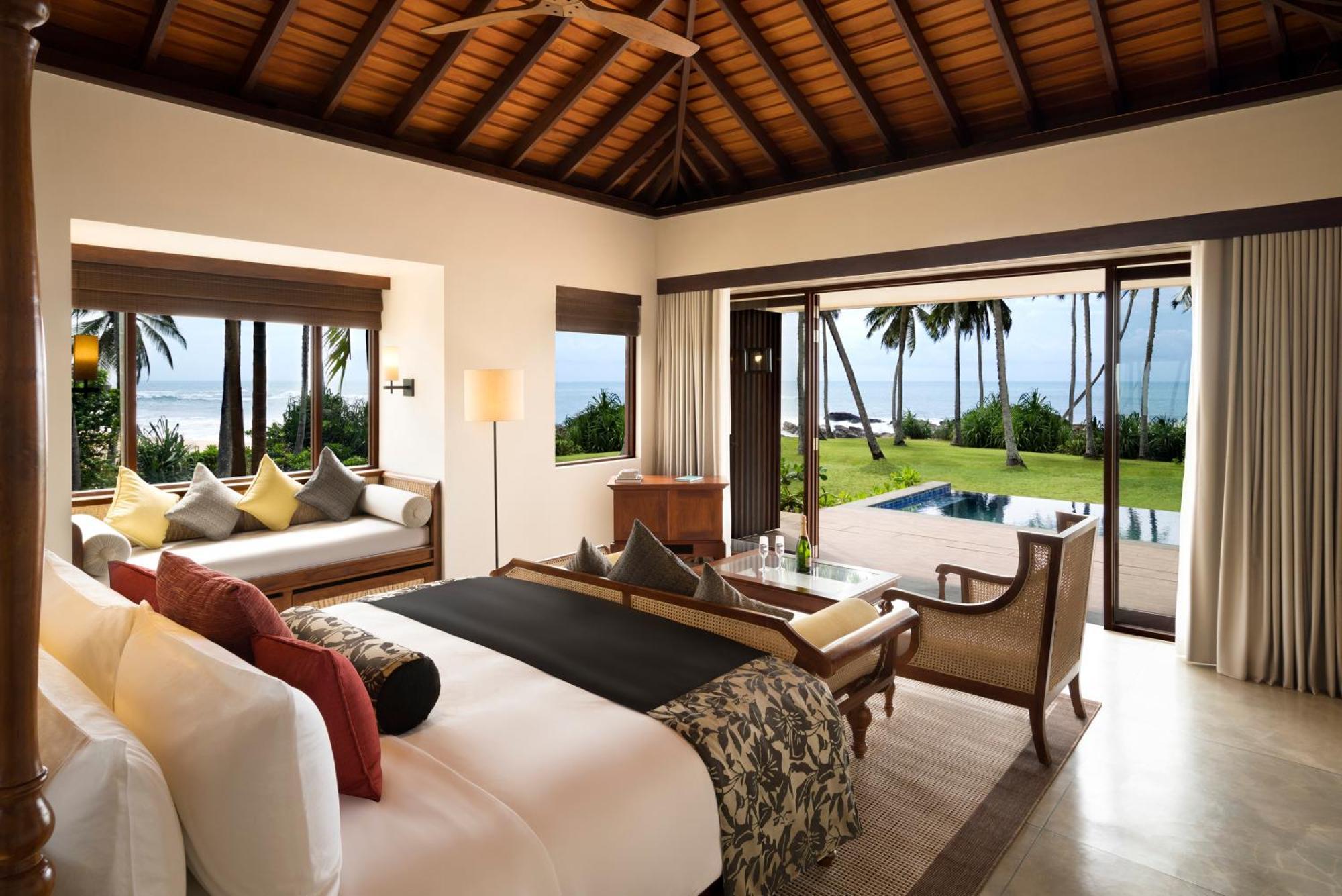 Villa con Vista Spiaggia e Piscina Privata