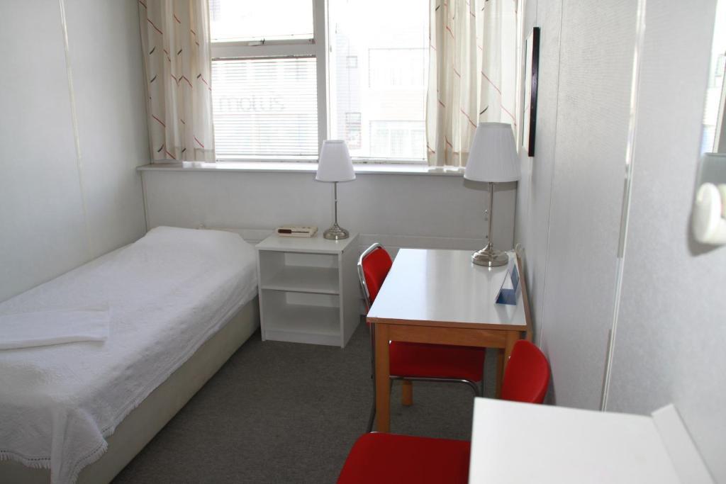 Single Room,1357073648:JPEG
