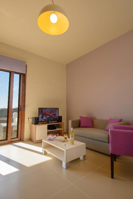 Superior One-Bedroom Apartment