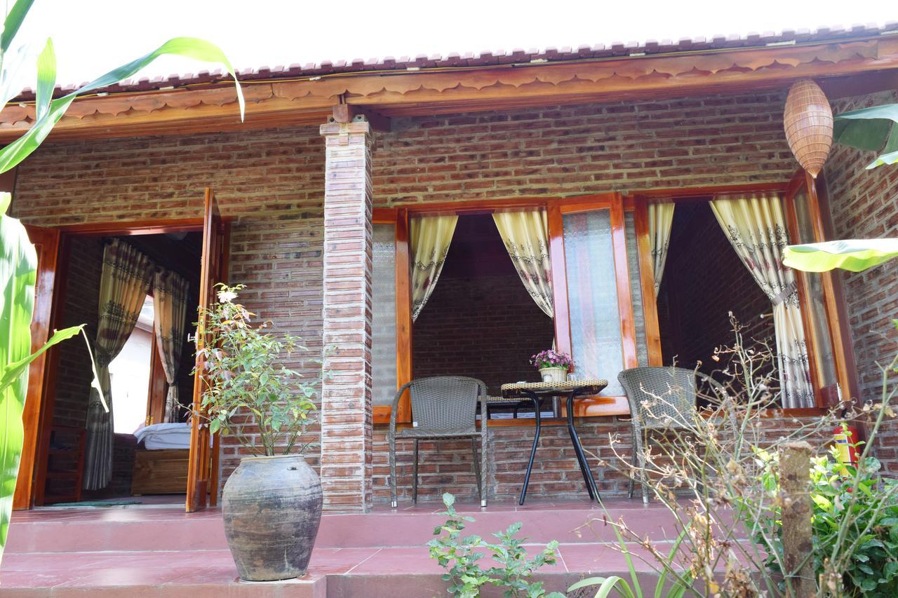 Bungalow Garden View