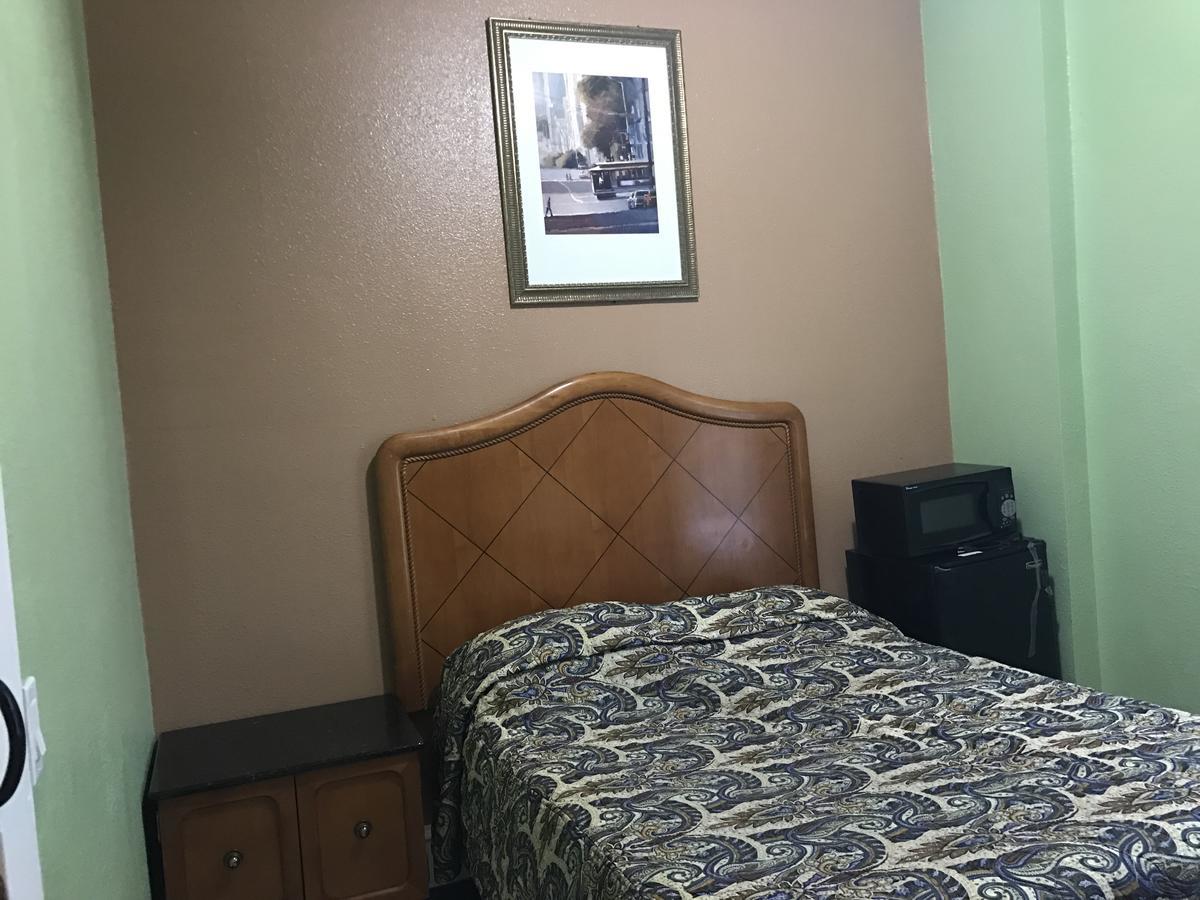Standard Einzelbett Zimmer mit Gemeinschaftsbad