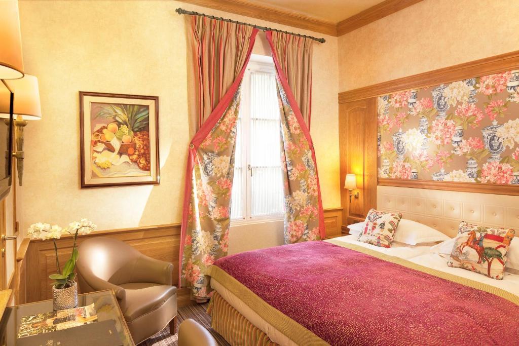 Quarto Superior com Cama de Casal ou 2 de Solteiro