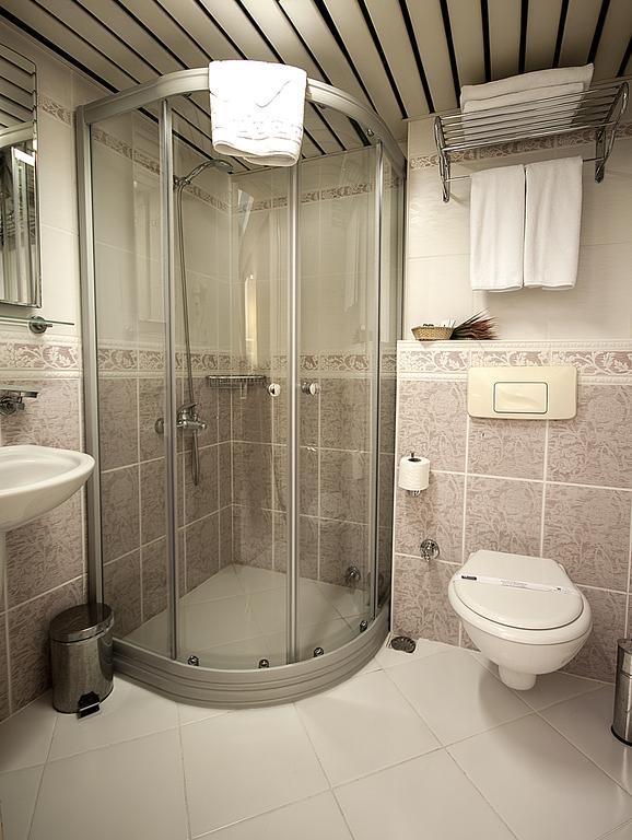 Family Room,702721141:JPEG