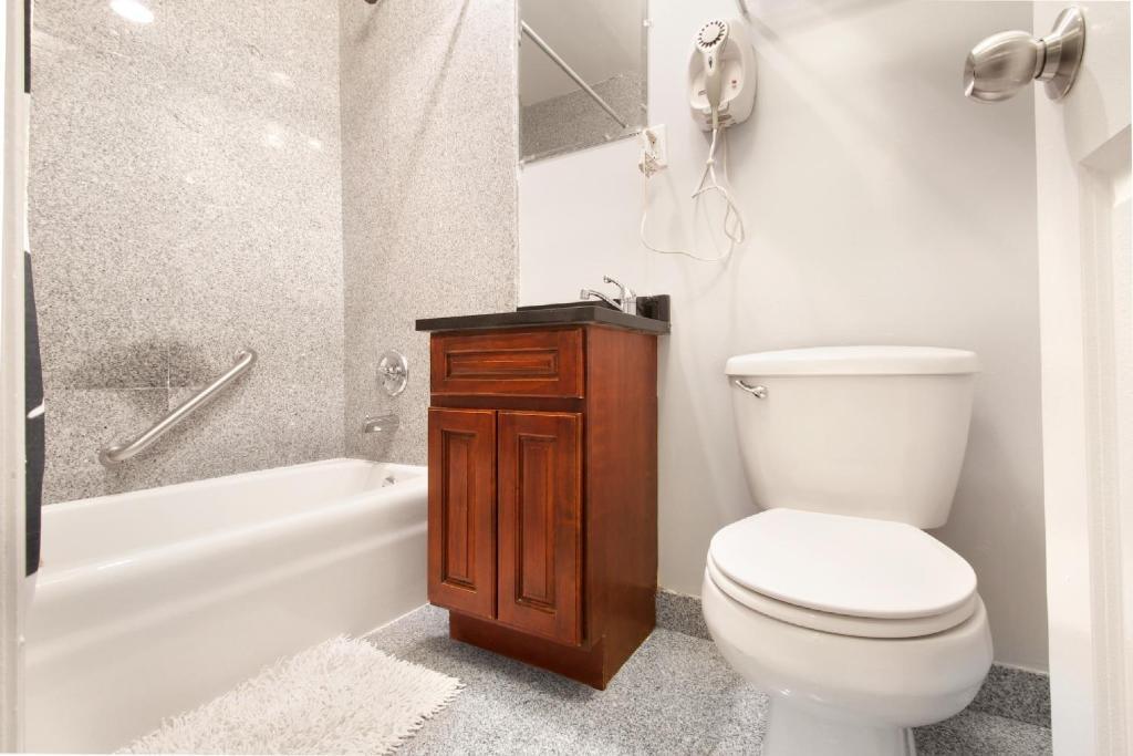 Standard Bedroom Private Bath,129391683:JPEG
