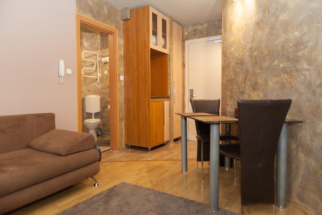 Deluxe Studio