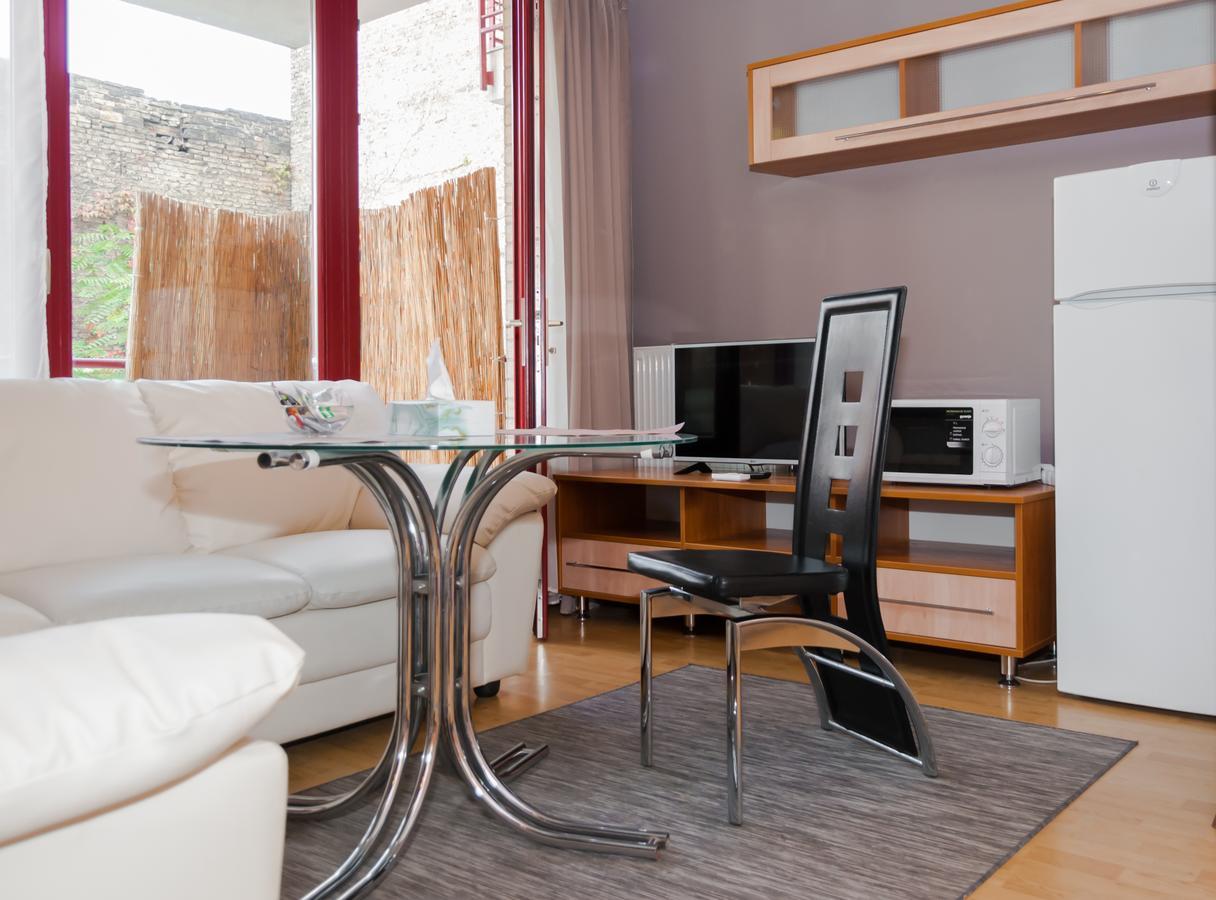 Deluxe Studio