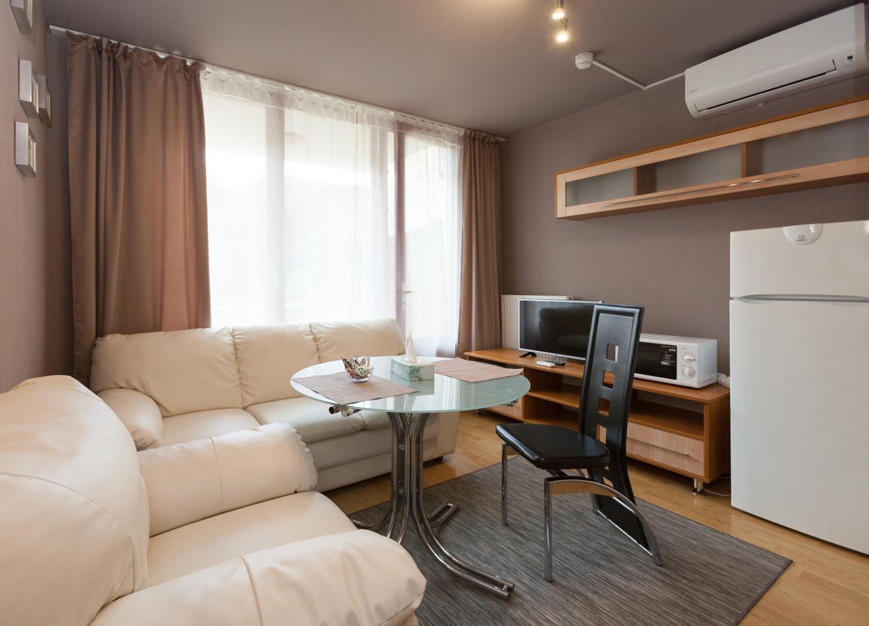Deluxe Studio