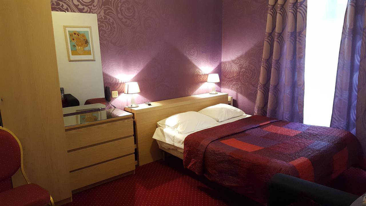 Deluxe Double Room Bath