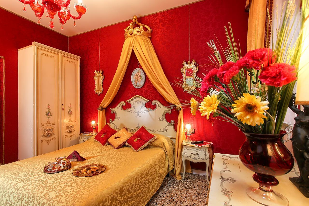 Deluxe Double Room Canal View
