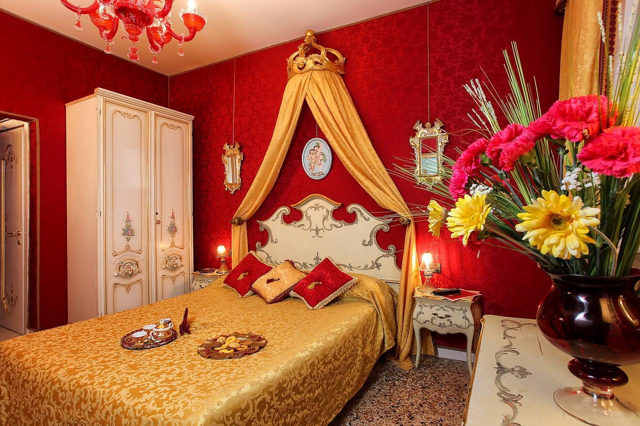 Deluxe Double Room Canal View