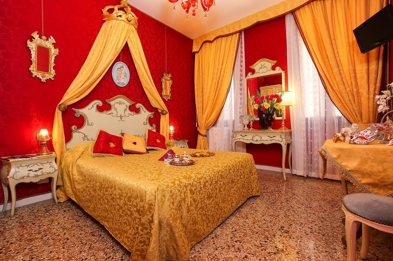 Deluxe Double Room Canal View