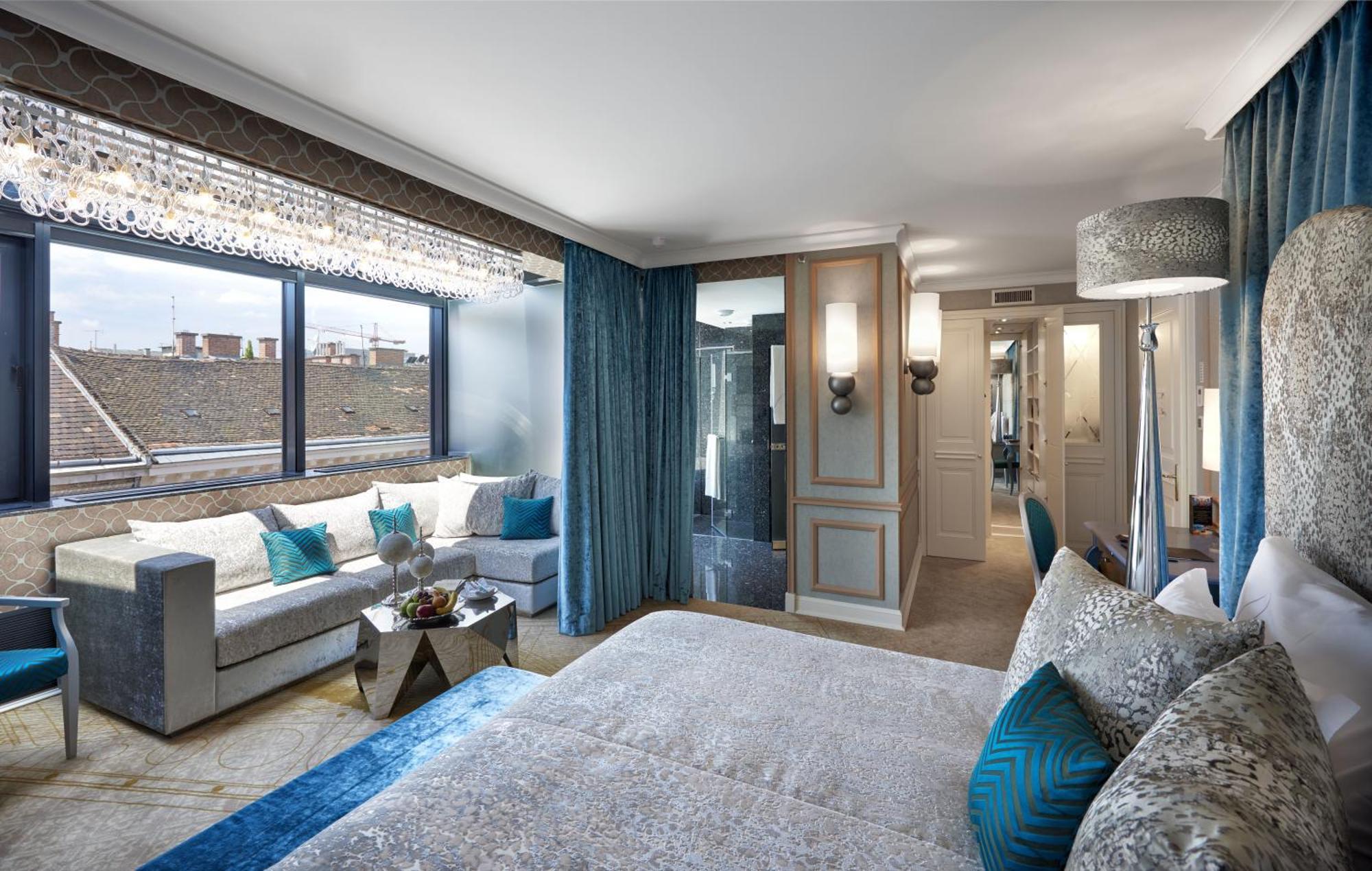 Liszt Studio King Bed