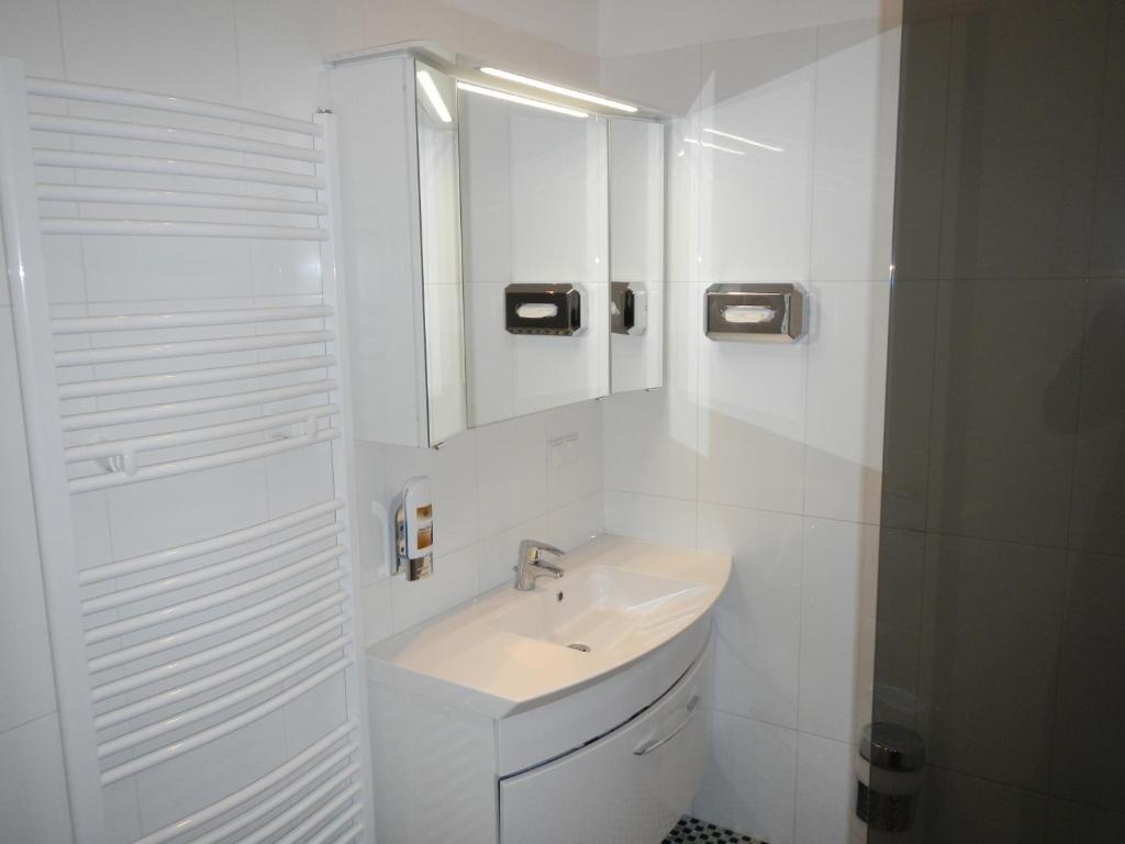 Two-Bedroom Apartment,191143531:JPEG