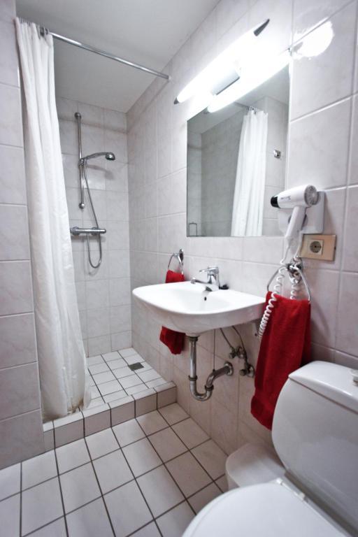 Twin Room Private Bathroom