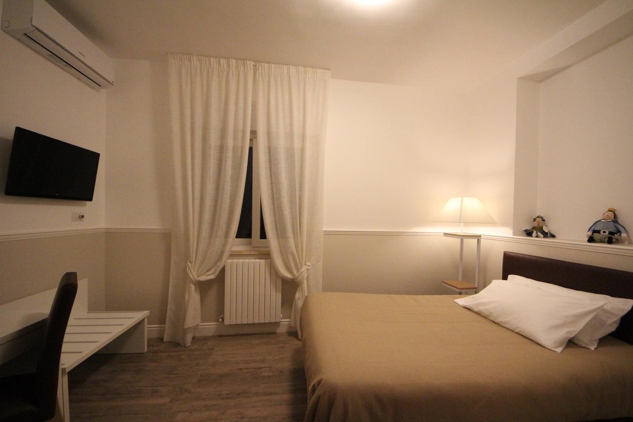 Double Room French Bed Private External Bathroom