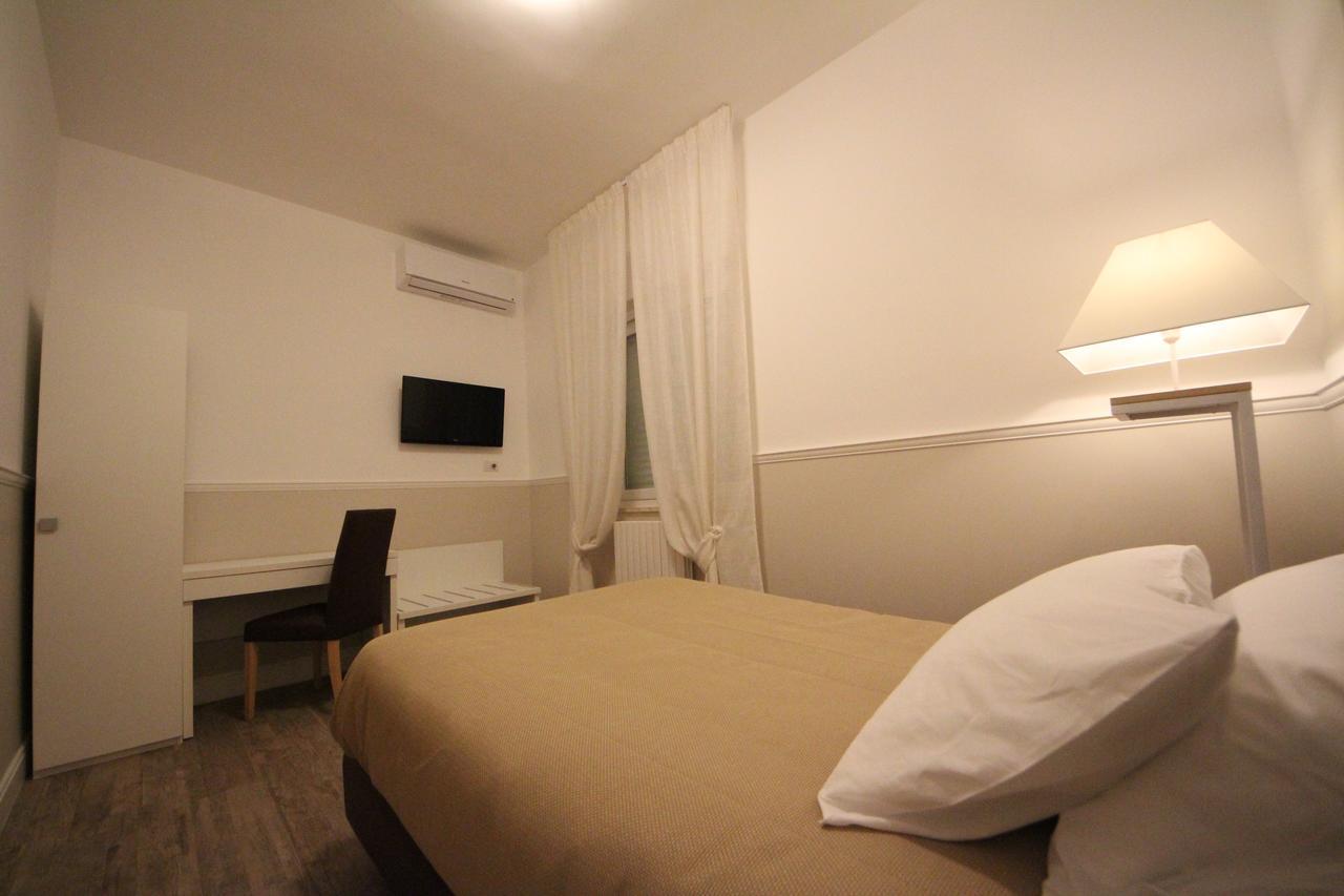Double Room French Bed Private External Bathroom