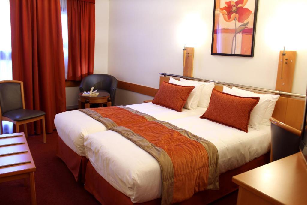 Quarto com 2 Camas de Solteiro